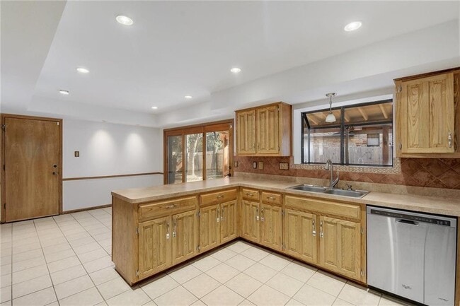 Building Photo - 4732 Palisade Dr