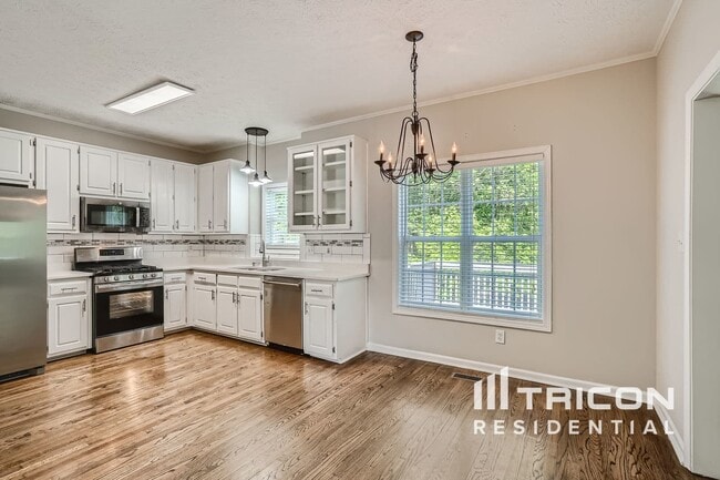 Building Photo - 160 Rock Hill Dr
