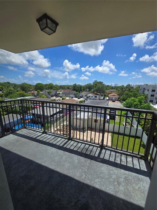 Building Photo - 2647 NW 25th Ave