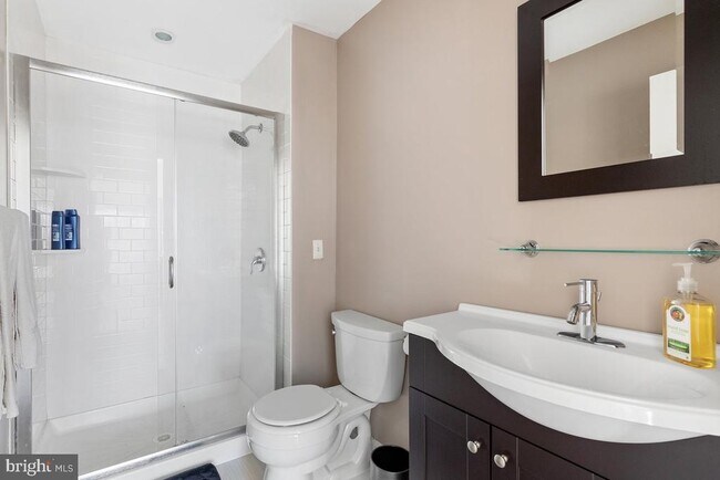 Building Photo - 5033 Beech Ct
