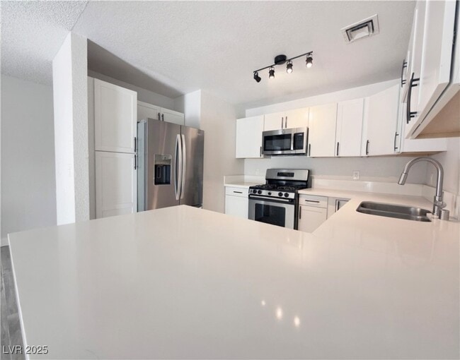 Building Photo - 6779 Pine Valley Dr