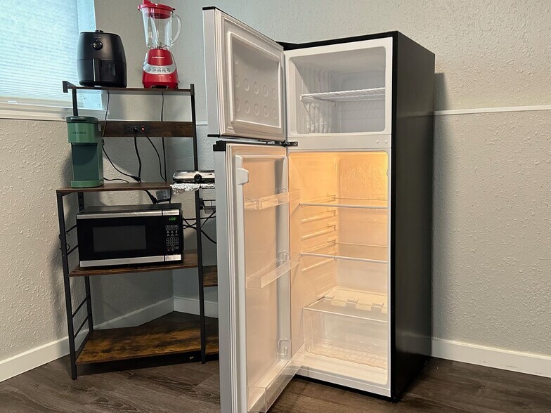 Mid Size Fridge w/Freezer - 6617 E Grandview Ave