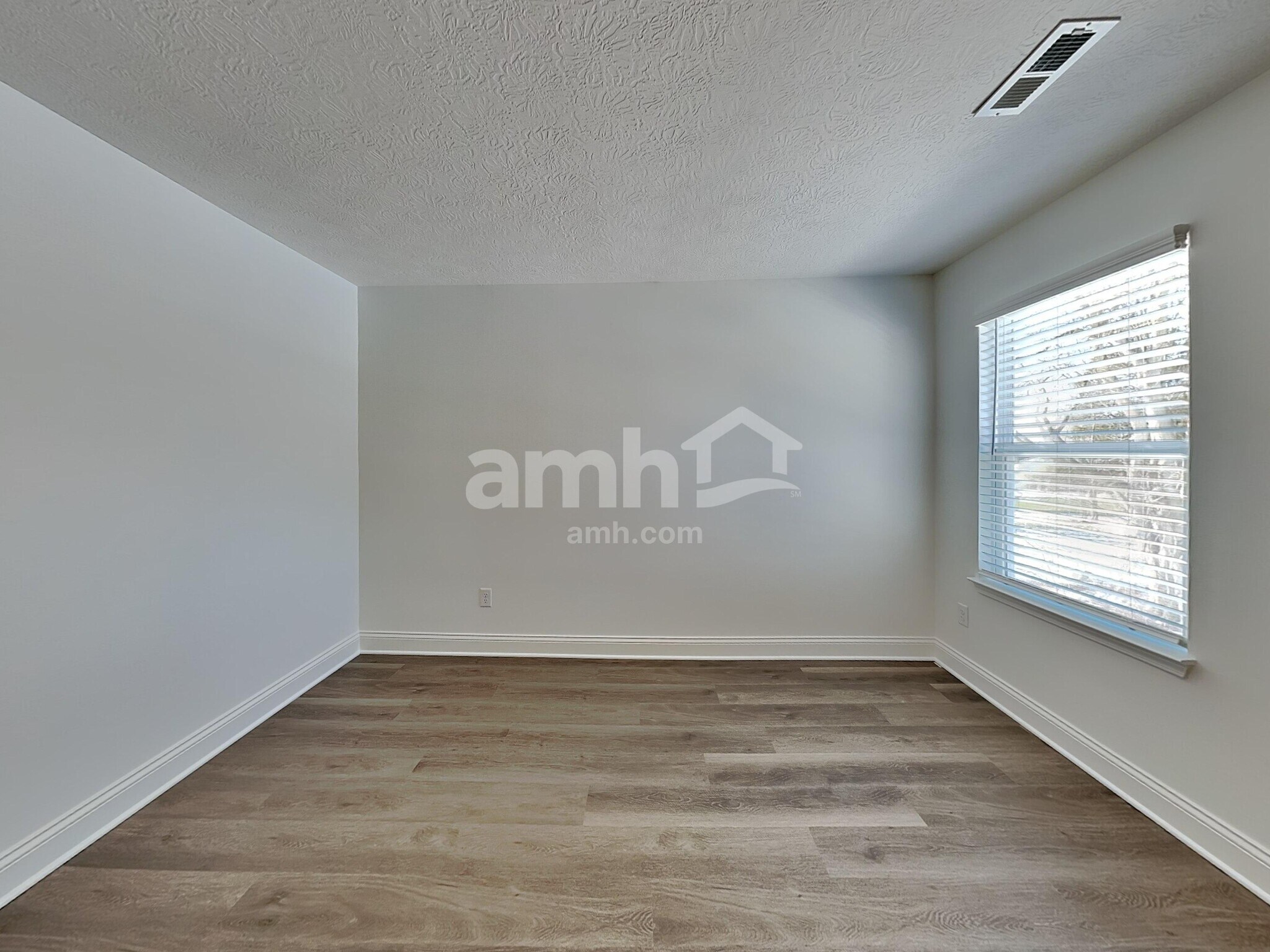 Building Photo - 233 Deanscroft Dr