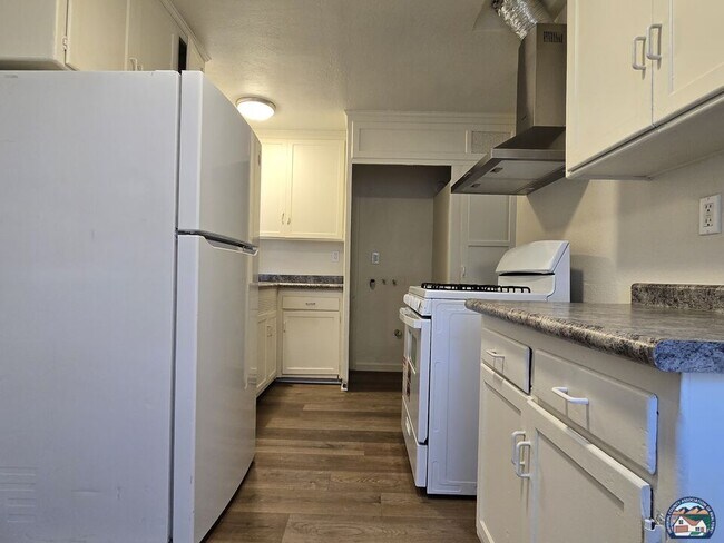 Building Photo - 1465 Hamilton Ave