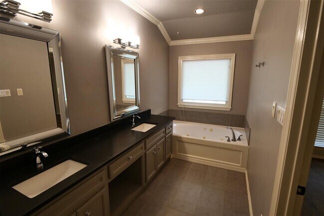 Building Photo - 4914 Maxie St