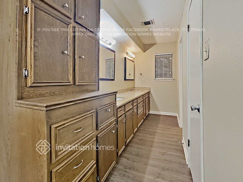 Building Photo - 4238 Honey Oaks Dr