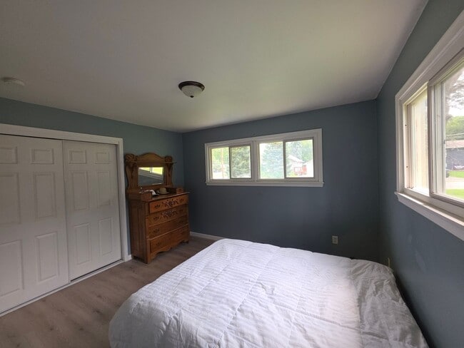 Building Photo - Move-In Ready Gem in the Heart of Forest Lake