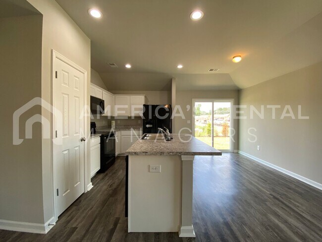 Building Photo - 52 Cottage Ln