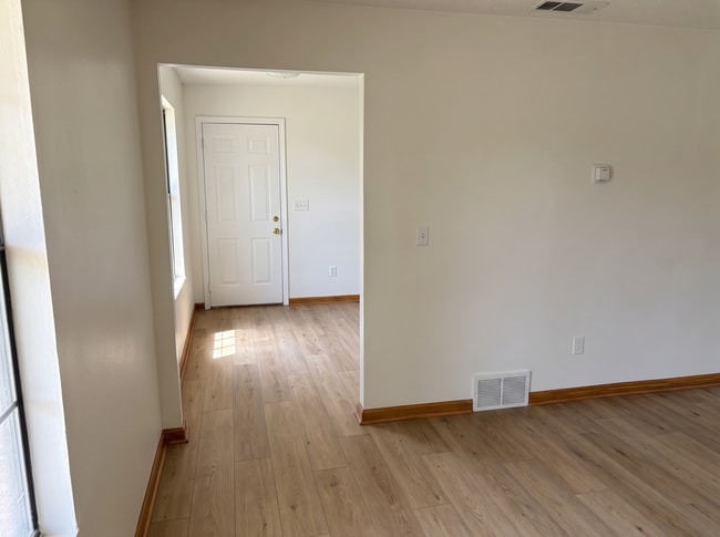 Building Photo - Renovated 4-Bedroom Home with Large Yard – Available for Lease at $1,660/Month