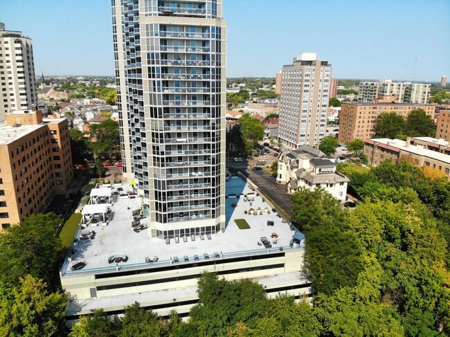 Building Photo - 1660 N Prospect Ave