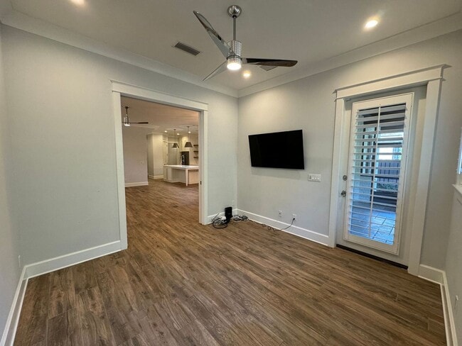 Building Photo - Grand Point East - 4 Bedroom, 3 Bathroom w...