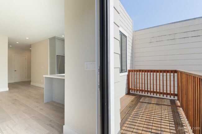 Building Photo - 127 Ashbury St