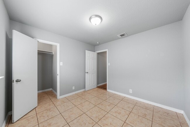 Building Photo - 8778 Serene Ridge Dr