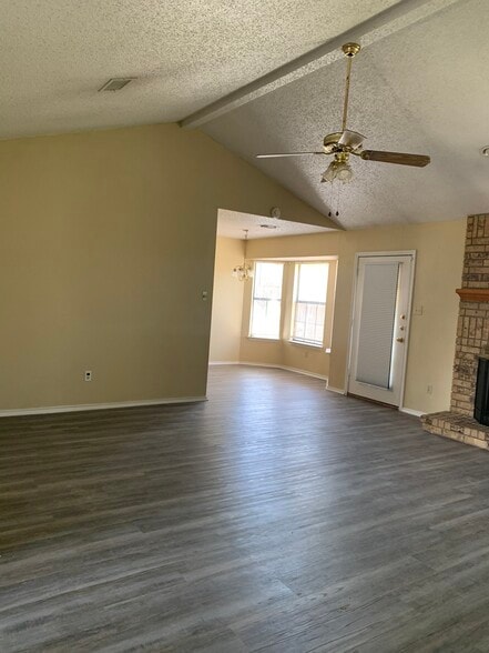 Building Photo - 307 Eichelberger Dr