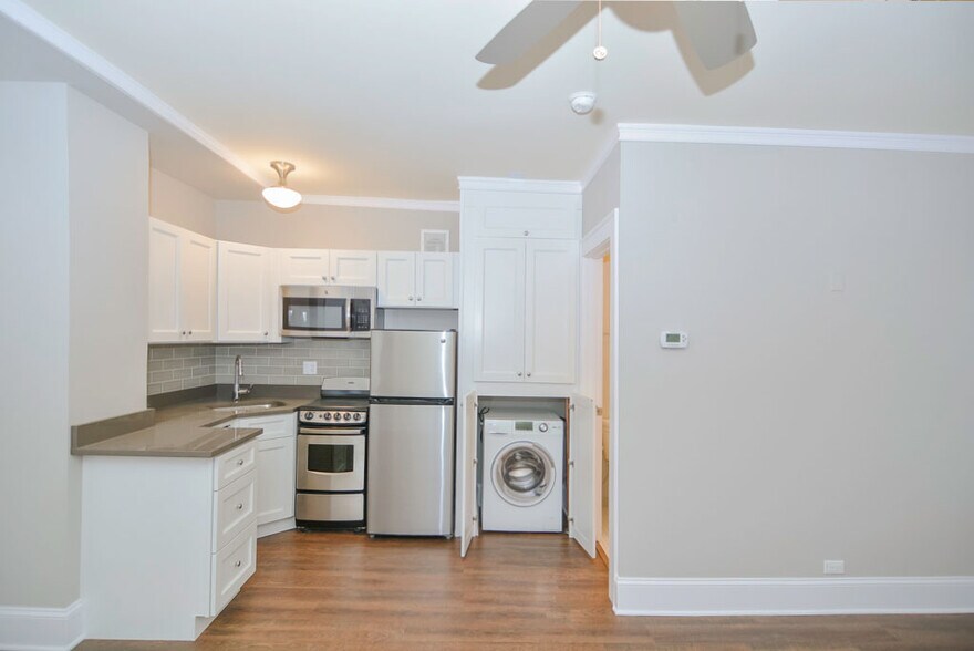 Building Photo - 817 W Lakeside Pl