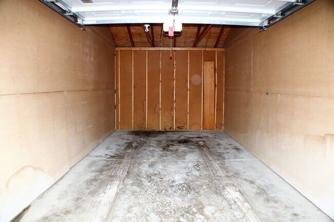 Building Photo - $1,125 | 2 Bedroom, 1.5 Bathroom 1st Floor Condo | No Pets | Sublease* | Available for August 1st...
