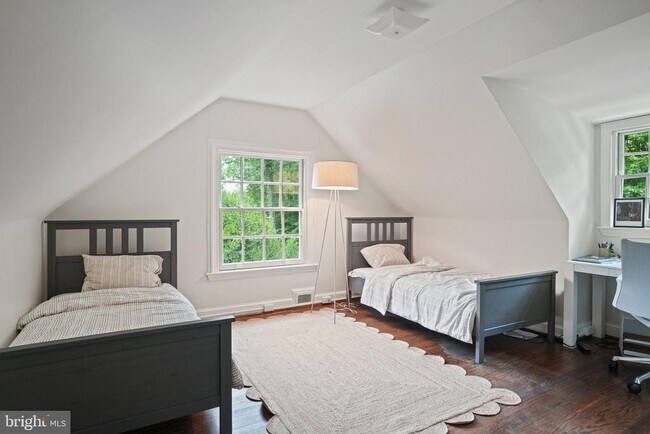 Building Photo - 5320 Albemarle St