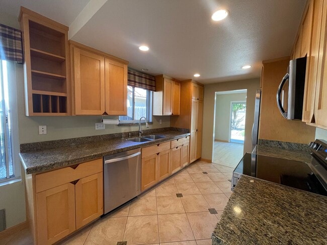 Building Photo - Recently Remodeled 4 Bedroom 2 Bath Single...