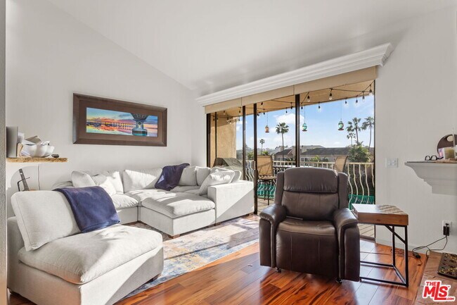 Building Photo - 4637 Park Dr