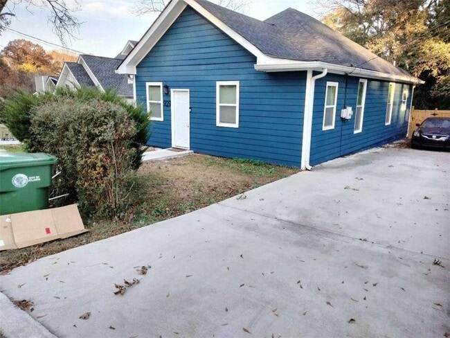 Building Photo - 929 N Grand Ave NW