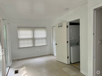 Building Photo - Property for rent in Colonial Williamsburg...