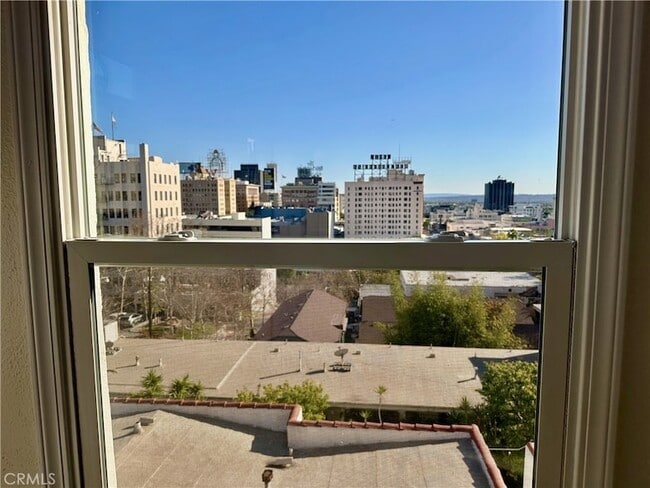 Building Photo - 6330 Franklin Ave