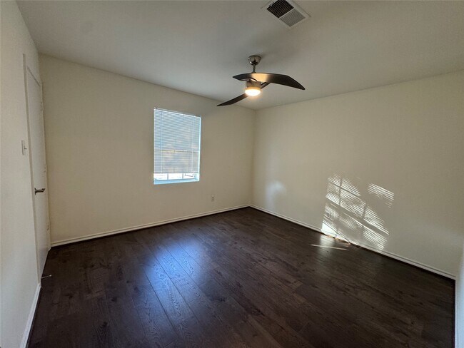 Building Photo - 12818 Chamberlain Dr