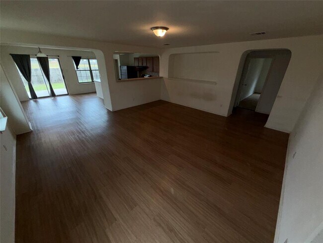 Building Photo - 621 Dark Tree Ln