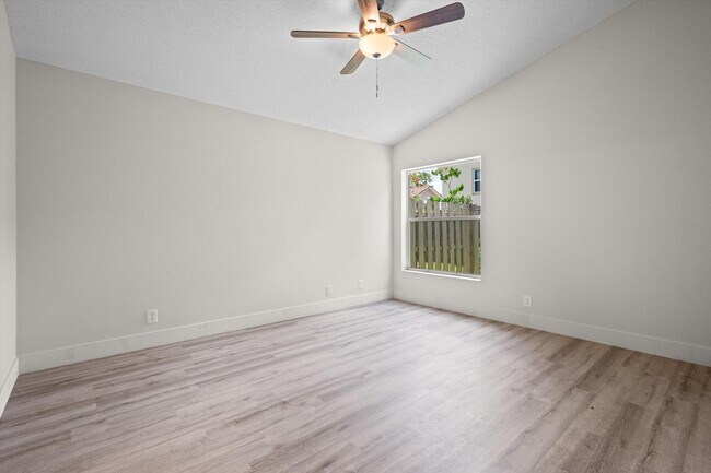 Building Photo - 12781 Meadowbreeze Dr