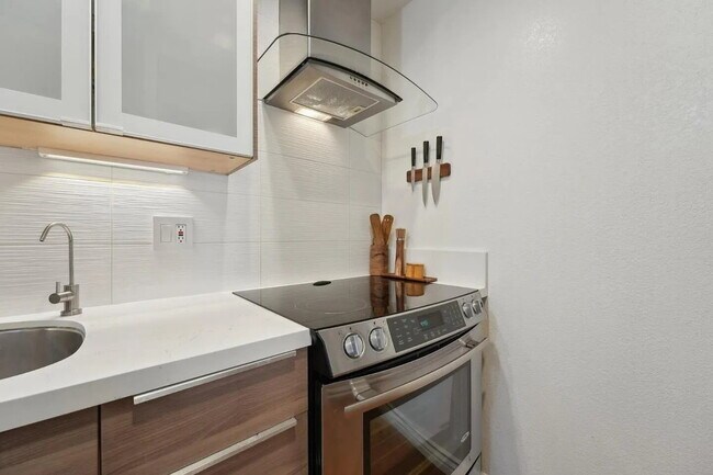 Building Photo - "Chic 1-Bed Oasis with Movie Room & Pool i...