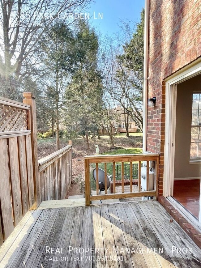 Building Photo - 1385 Park Garden Ln