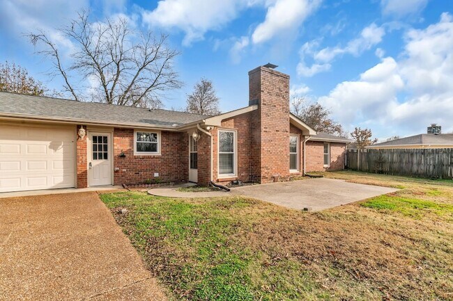 Building Photo - 341 Hickory Dr