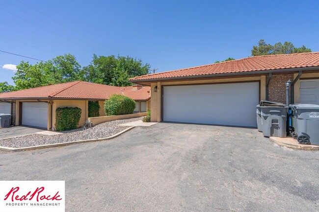 Building Photo - Newly Remodeled 3 Bedroom Townhome. Small ...