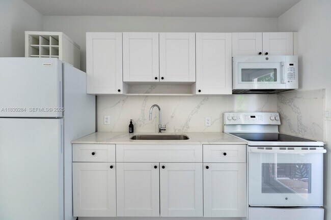 Building Photo - 7800 NE 10th Ct