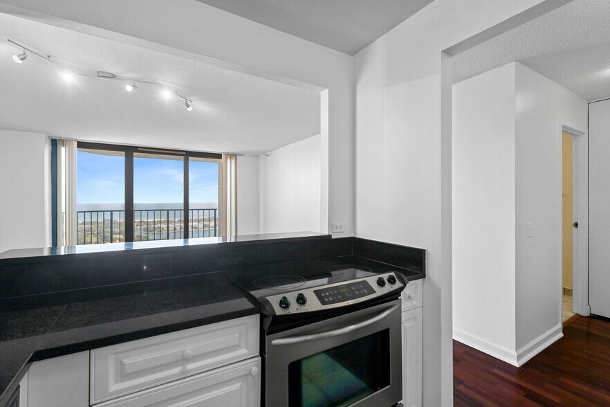 Building Photo - 3660 N Lake Shore Dr