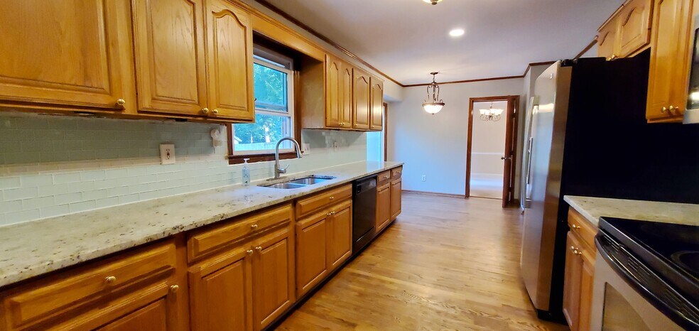 Building Photo - 3820 E Carlyle Ct