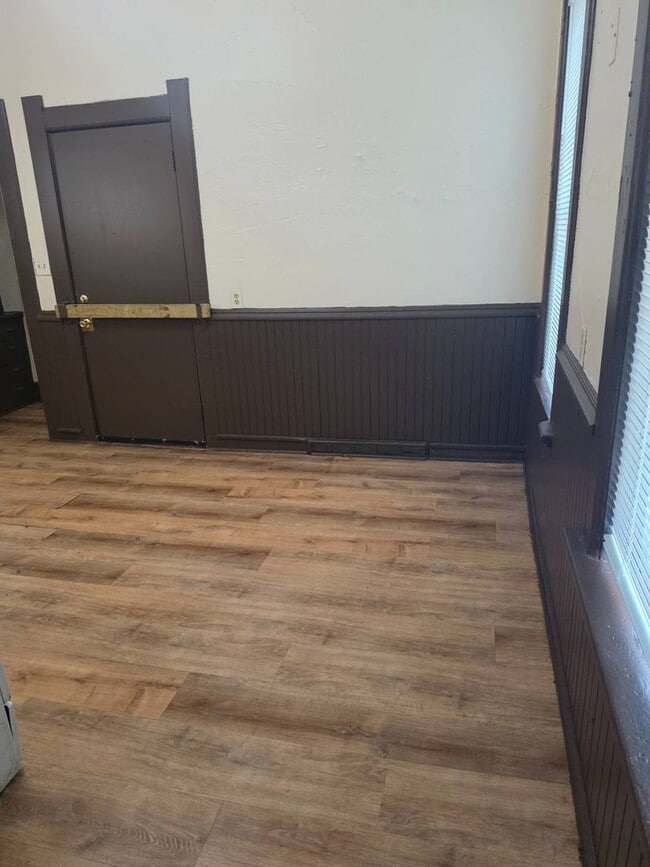 Building Photo - 602WCenterStJ