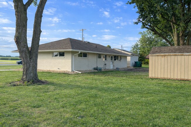 Building Photo - Elida Schools Home – 2-Car Garage & Spacious Yard