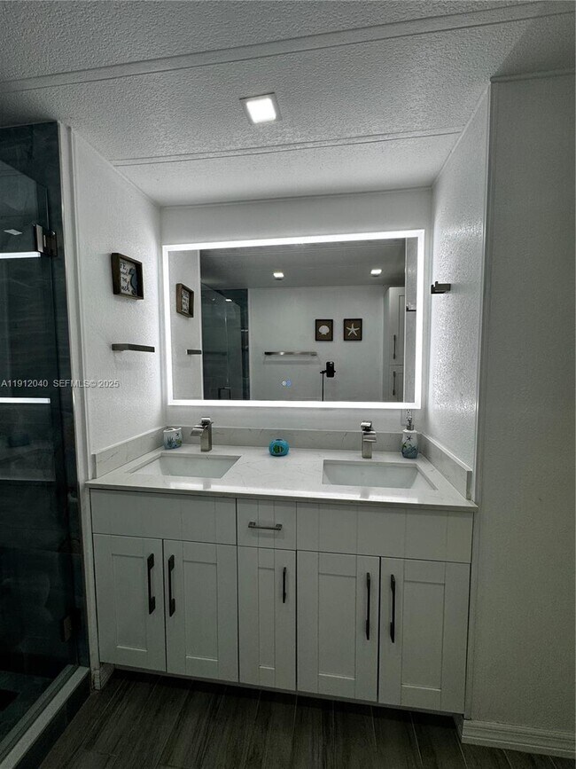 Building Photo - 228 Orchid St