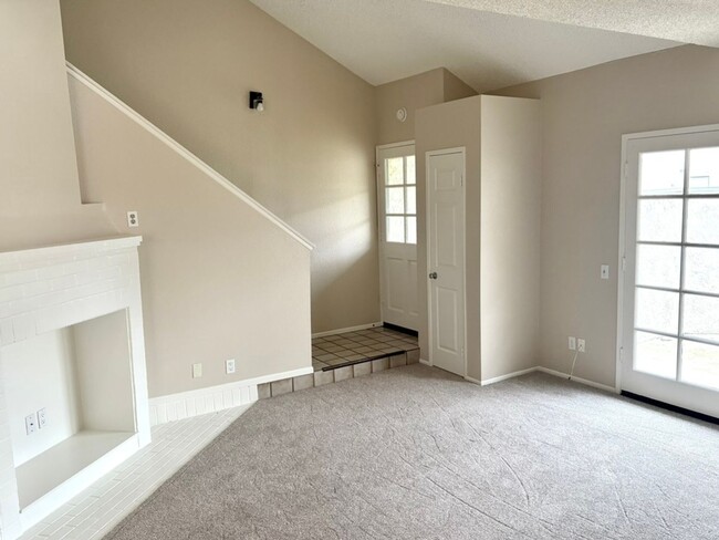 Building Photo - Beautiful Upland Townhome for Lease