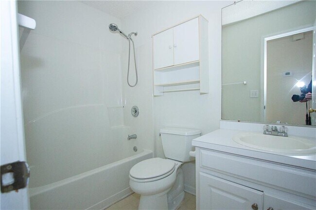 Building Photo - 2804 James Henry Dr