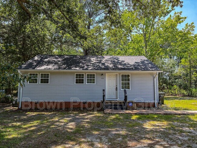 Primary Photo - 104 Bremer St