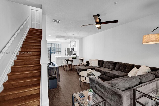 Building Photo - 446 NE 2nd Ave