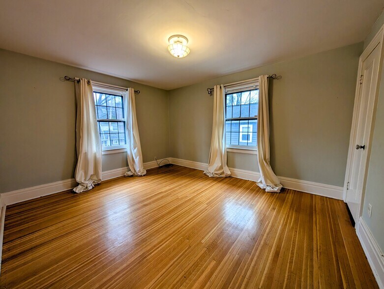 Building Photo - 416 Yarmouth Rd