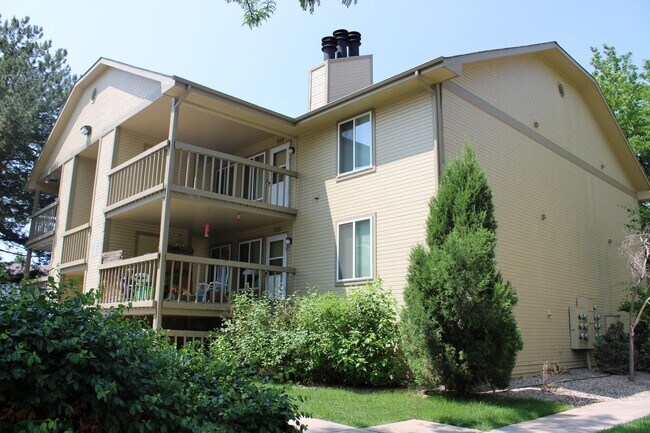 Building Photo - Prime Riverside Condo Steps from Edora Park & Trails