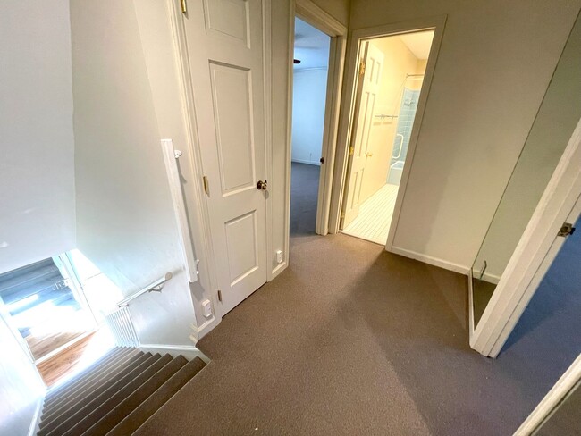 Building Photo - Beautiful Banbury...Lovely 2 bedroom off E...