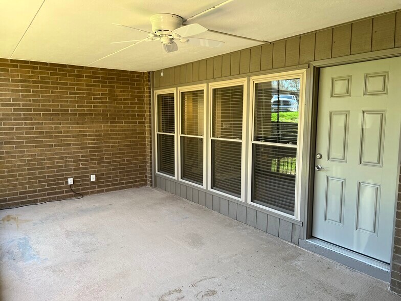 Building Photo - 455 Canberra Dr