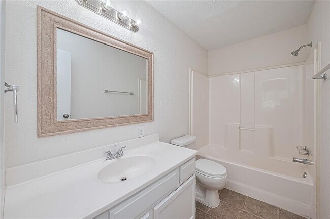 Building Photo - 5323 Forest Dr