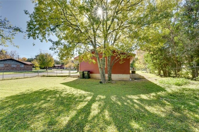 Building Photo - 706 Scenic Dr