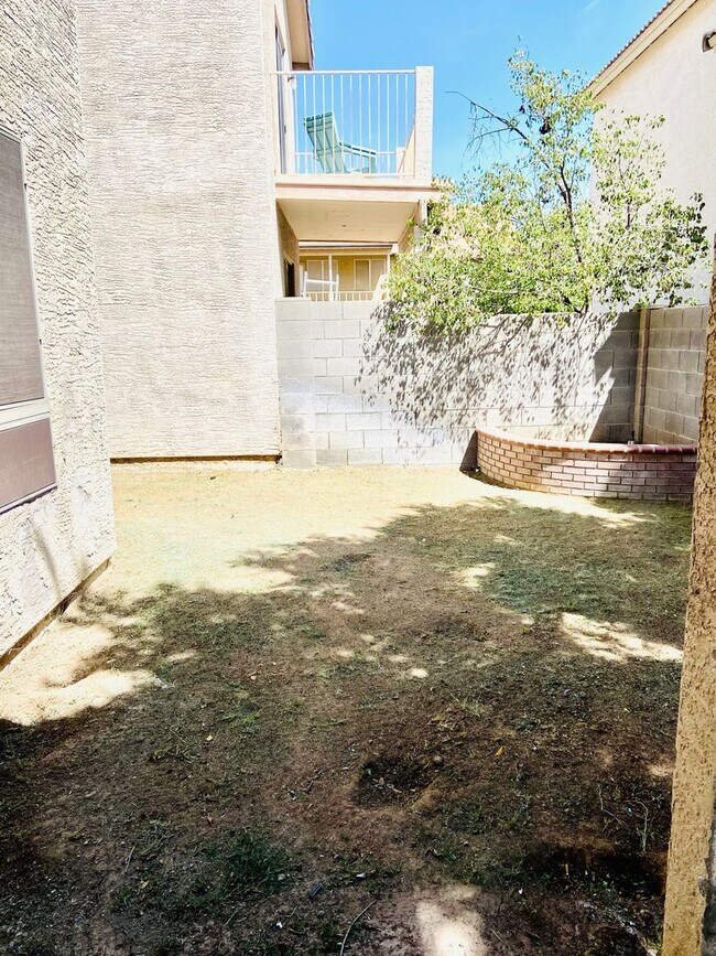 Building Photo - 3-bedroom, 2.5 bath in northeast Mesa